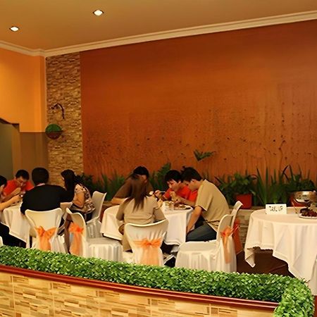 Patria Palace Hotel Blitar Экстерьер фото