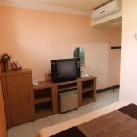 Patria Palace Hotel Blitar Экстерьер фото