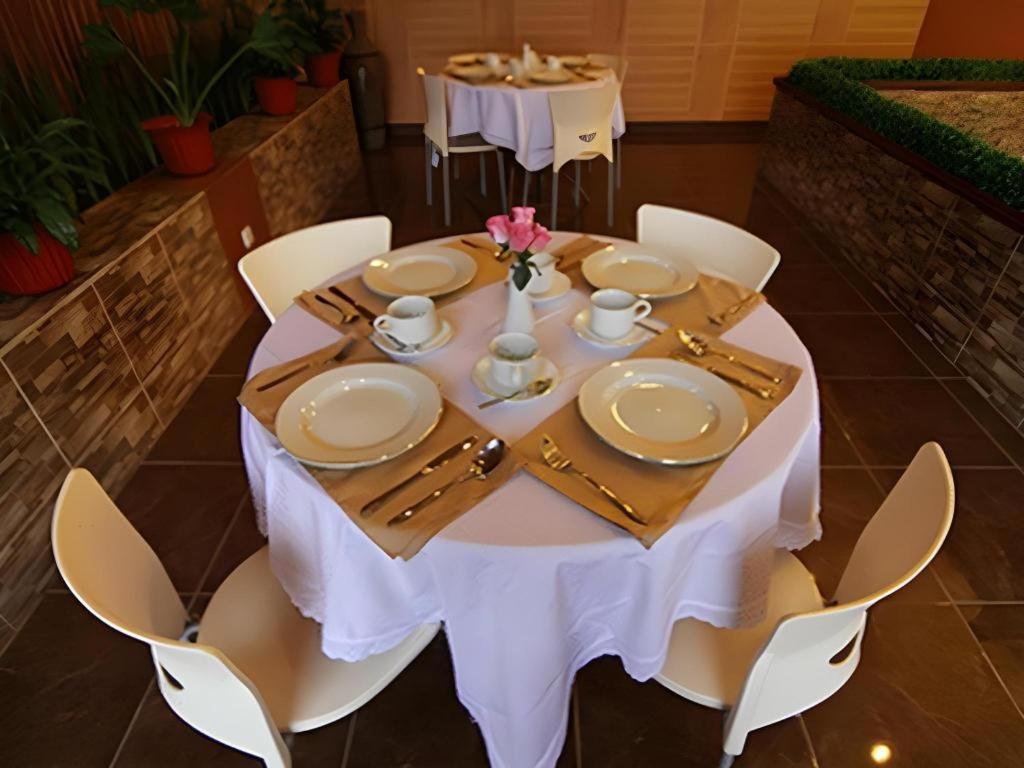 Patria Palace Hotel Blitar Экстерьер фото