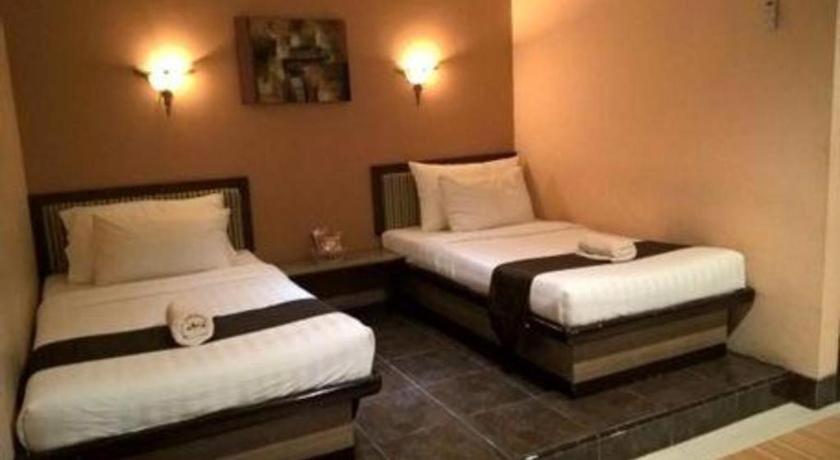 Patria Palace Hotel Blitar Экстерьер фото