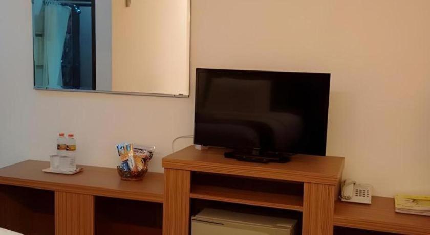 Patria Palace Hotel Blitar Экстерьер фото