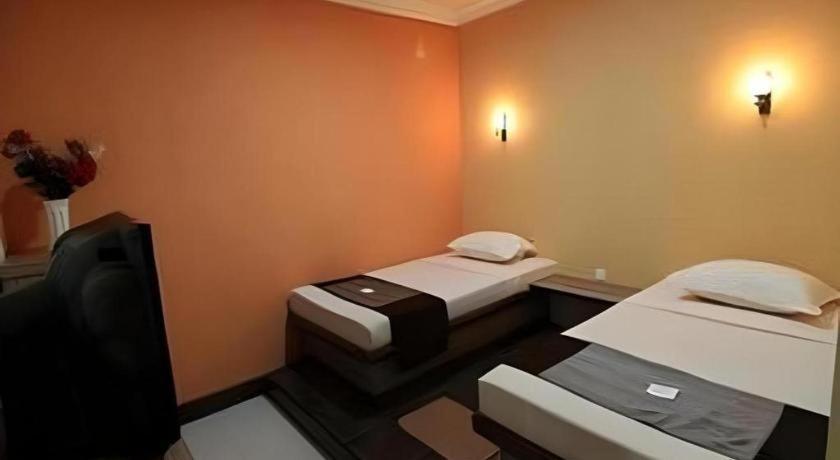 Patria Palace Hotel Blitar Экстерьер фото