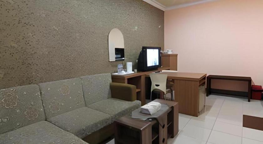 Patria Palace Hotel Blitar Экстерьер фото