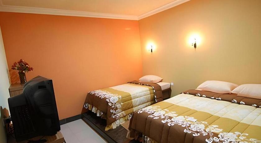 Patria Palace Hotel Blitar Экстерьер фото