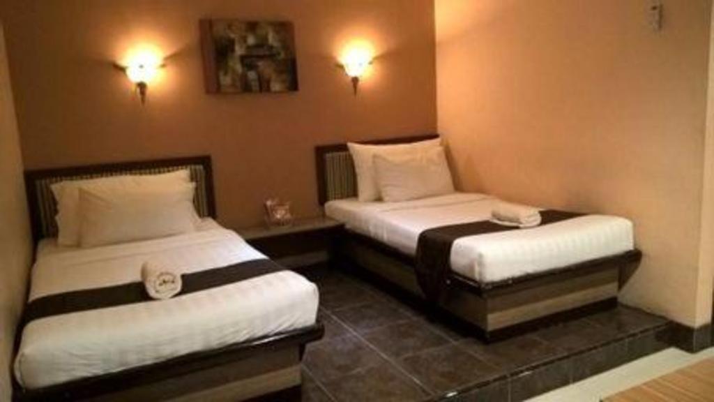 Patria Palace Hotel Blitar Экстерьер фото