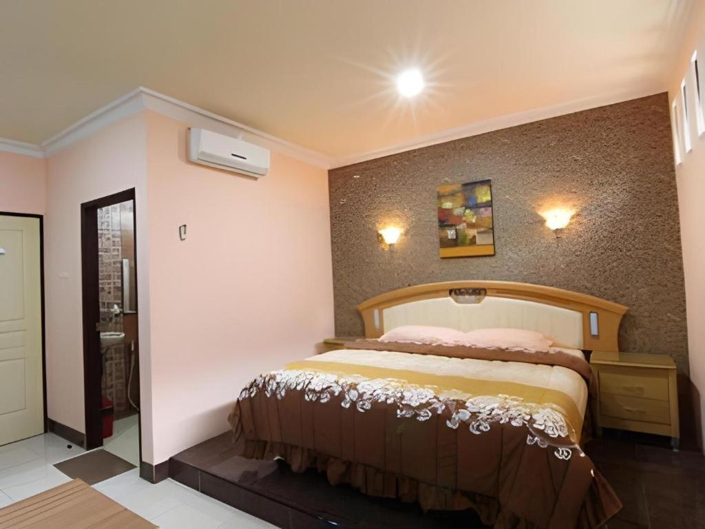 Patria Palace Hotel Blitar Экстерьер фото