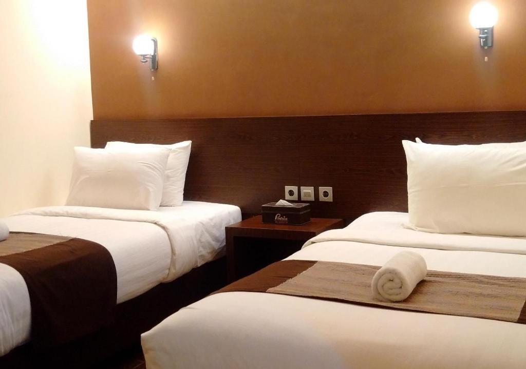 Patria Palace Hotel Blitar Экстерьер фото