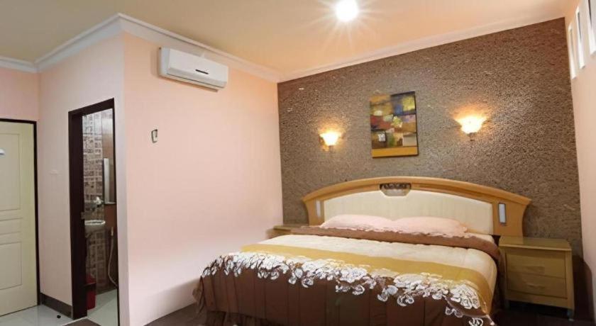 Patria Palace Hotel Blitar Экстерьер фото