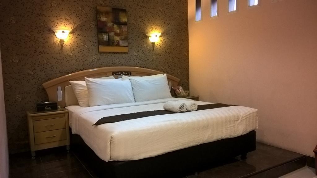 Patria Palace Hotel Blitar Номер фото