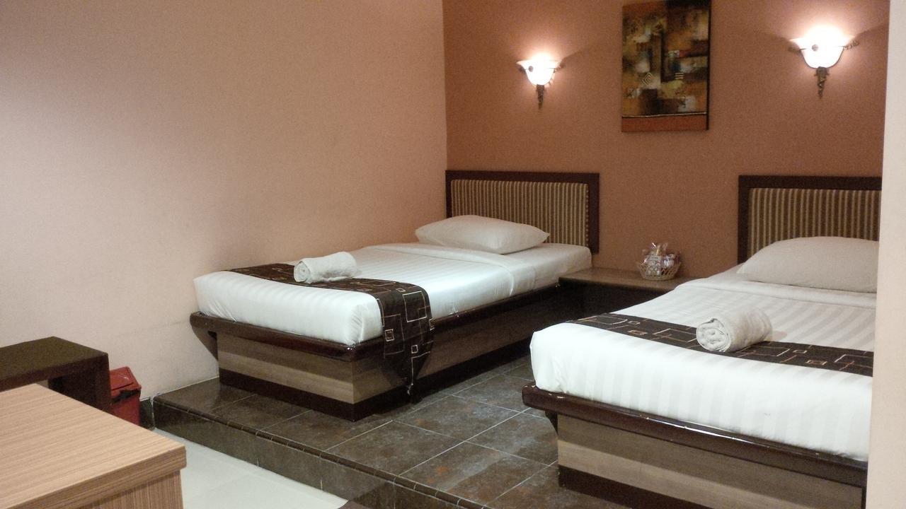 Patria Palace Hotel Blitar Номер фото